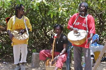 Gambia sightseeing tour guide -local guide - roadside musicians